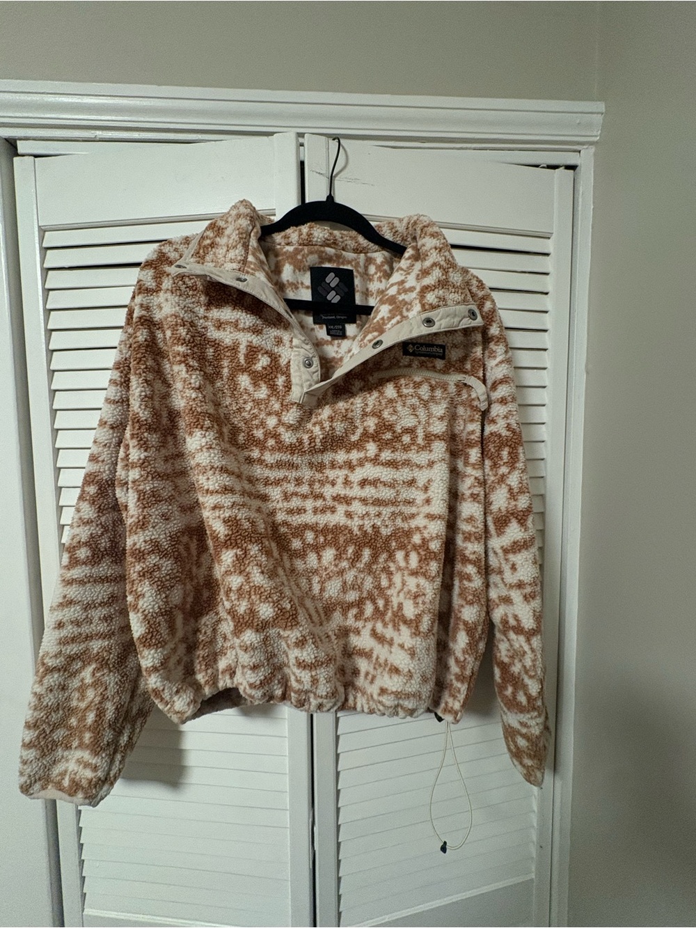 Columbia Plush Sherpa Pullover Jacket in Cream & Brown Pattern